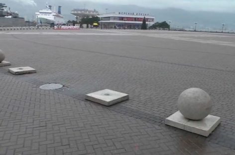 Девять 200-килограммовых каменных шаров украли с набережной Новороссийска