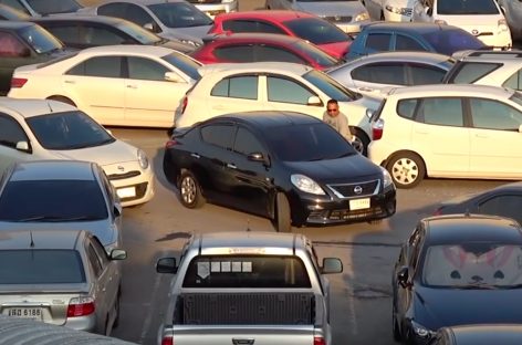 Видео с самой загруженной парковки в мире появилось в сети