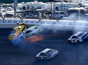 Массовая авария произошла на гонке NASCAR Daytona 500