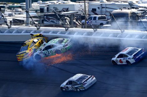 Массовая авария произошла на гонке NASCAR Daytona 500