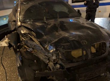 BMW врезался в толпу пешеходов в Петербурге: двое погибли, трое пострадали