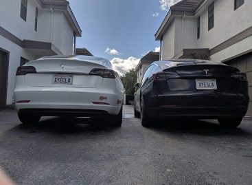 В Калифорнии водителя Tesla попросили заменить номер «XYECLA»