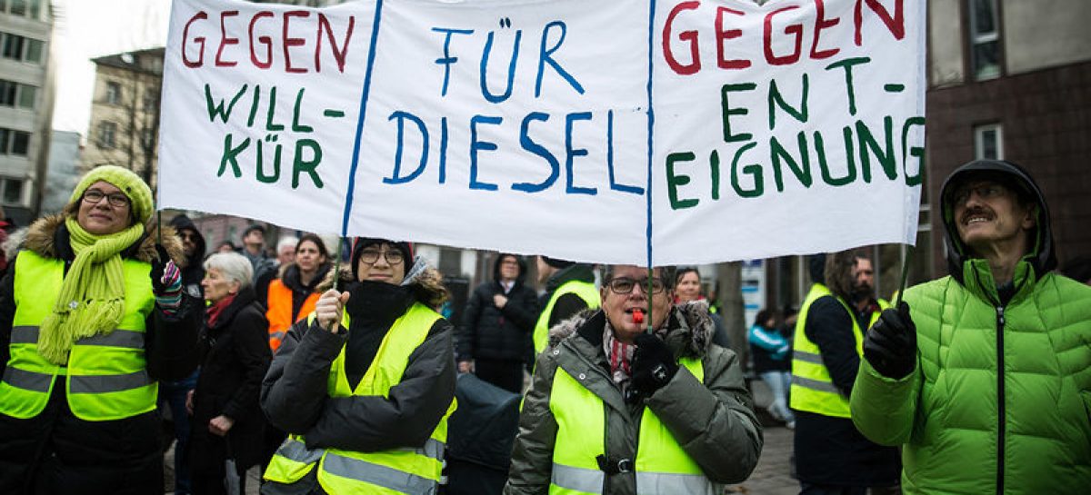 Желтые жилеты теперь в Германии: немцы выступают против запрета дизельных автомобилей