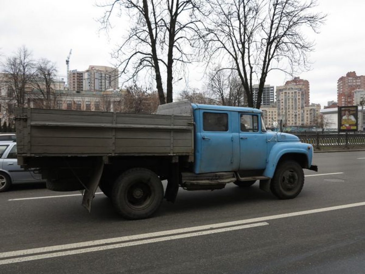 Зил 130 двери. ЗИЛ 130 бортовой. ЗИЛ 130 бортовой 4х4. ЗИЛ 130 серый. ЗИЛ 130 техничка.