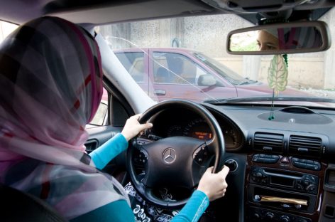 В Туркменистане у женщин массово отбирают водительские права