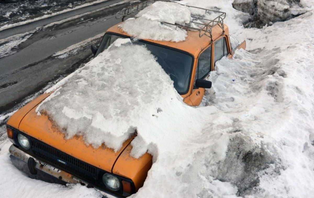 За брошенные во дворах автомобили предложено жестко наказывать | AMSRUS