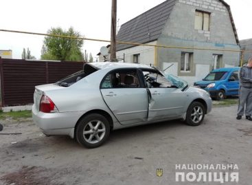 В Харькове в автомобиль бросили гранату, водитель выжил