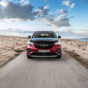 Opel представил гибридный кроссовер Grandland X