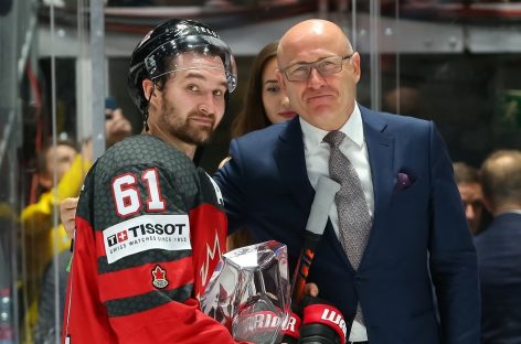 Самому ценному игроку ЧМ по хоккею IIHF 2019 вручили хрустальную награду от ŠKODA AUTO