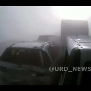 Грузовик снес несколько автомобилей под Новосибирском из-за плотного тумана