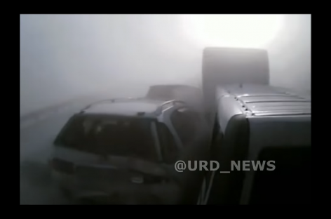 Грузовик снес несколько автомобилей под Новосибирском из-за плотного тумана