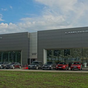Обновленный дилерский центр Jaguar Land Rover  «Альбион-Моторс» открылся в Новосибирске