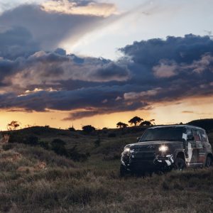 Новый Jaguar Land Rover Defender завершил испытания совместно с фондом Tusk в поддержку львиного заповедника в Кении