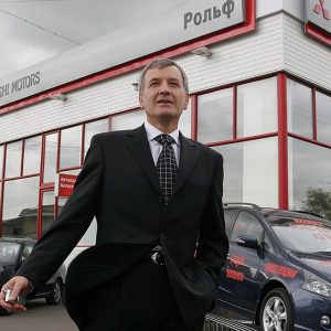 Основателю "Рольфа" Сергею Петрову предложили продать бизнес