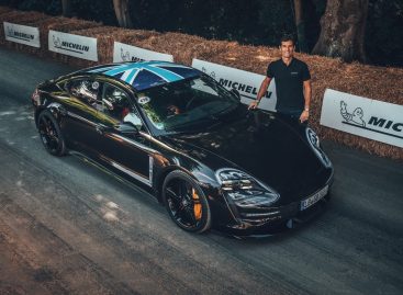 Спорткар Porsche Taycan дебютировал на Фестивале скорости в Гудвуде