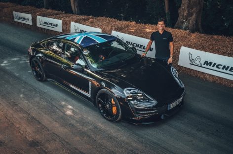 Спорткар Porsche Taycan дебютировал на Фестивале скорости в Гудвуде