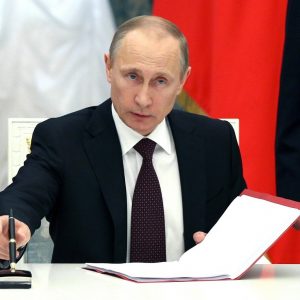 Путин подписал закон о правилах обеспечения безопасности на транспорте