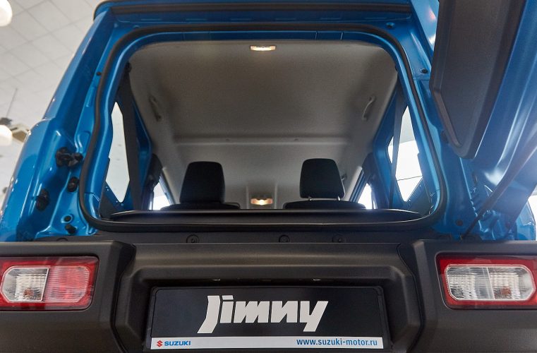 Suzuki Jimny 2019 дверь багажника
