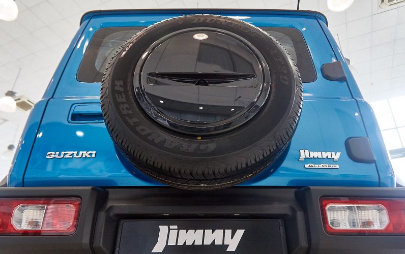 Suzuki Jimny 2019 дверь багажника запасное колесо