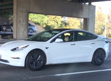 Электрокар Tesla снова спас водителя