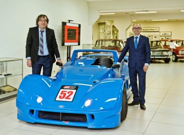 Сотрудник Автоваза передал уникальный гоночный родстер Lada в музей в Тольятти