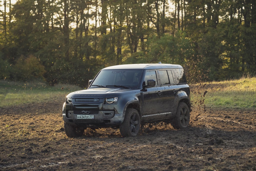 Land Rover Defender пройдет сложнейшие испытания в новом фильме о Джеймсе Бонде «Не время умирать»