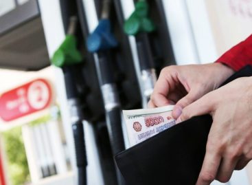 Как отразится снижение стоимости нефти на цены на топливо в России