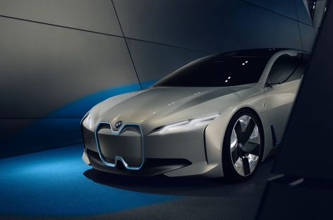 Компактный BMW i4 станет основным соперником Tesla Model 3