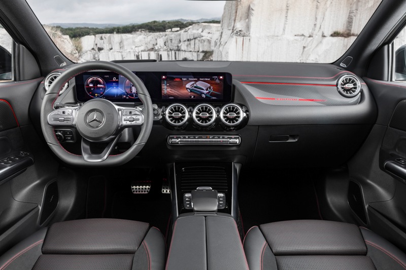 Новый Mercedes-Benz GLA салон
