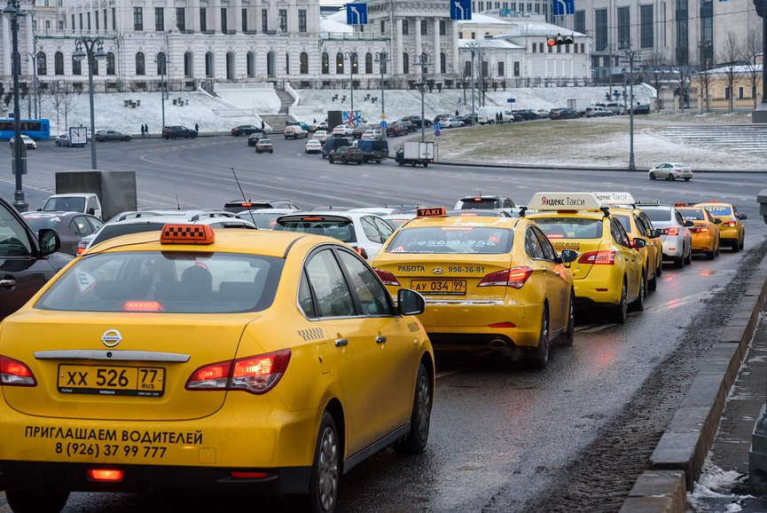 В России продолжаются забастовки таксистов против агрегаторов
