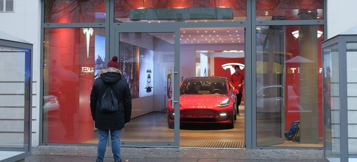 За взлом Tesla Model 3 хакерам предложили миллион долларов