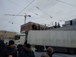 Водителю-забастовщику, перекрывшему на фуре улицу в Москве, выплатили часть зарплаты