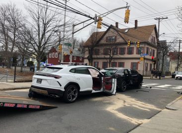 Подростки угнали два Lamborghini Urus и разбили их