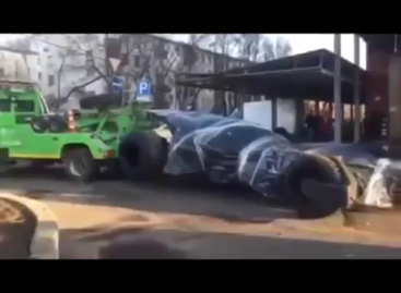Самодельный «автомобиль Бэтмена» задержали в Москве