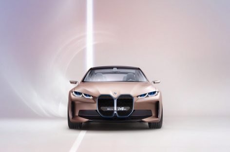 BMW изменила свои логотипы