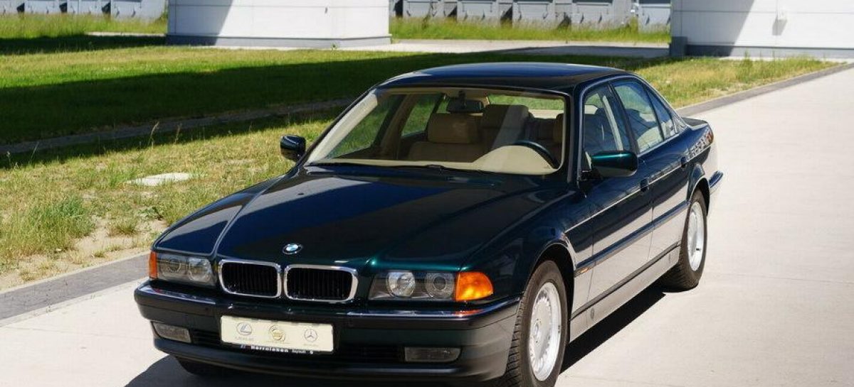 Взгляните на BMW 7 серии, который 23 года хранился в капсуле