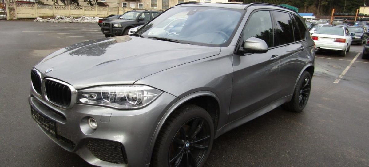 Конфискат продает BMW X5 с измененным VIN и в розыске Интерпола