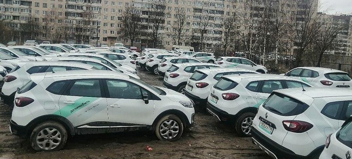 Сотни машин каршеринга перегнали в Петербург из Москвы из-за запрета