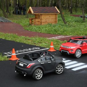Jaguar Land Rover представляет программу безопасности дорожного движения для детей и подростков