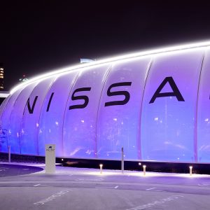 Nissan принимает электроэнергию в счет оплаты за стоянку