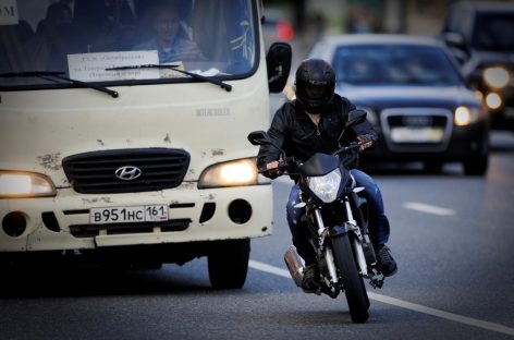 В ОНФ выступили против штрафов мотоциклистам за междурядье и за то, чтобы разрешить им выезжать за стоп-линию