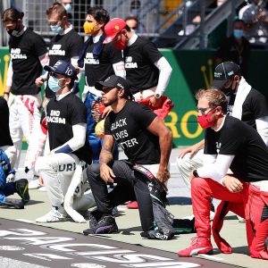 Гонщиков Формулы 1 все-таки заставят протестовать против расизма