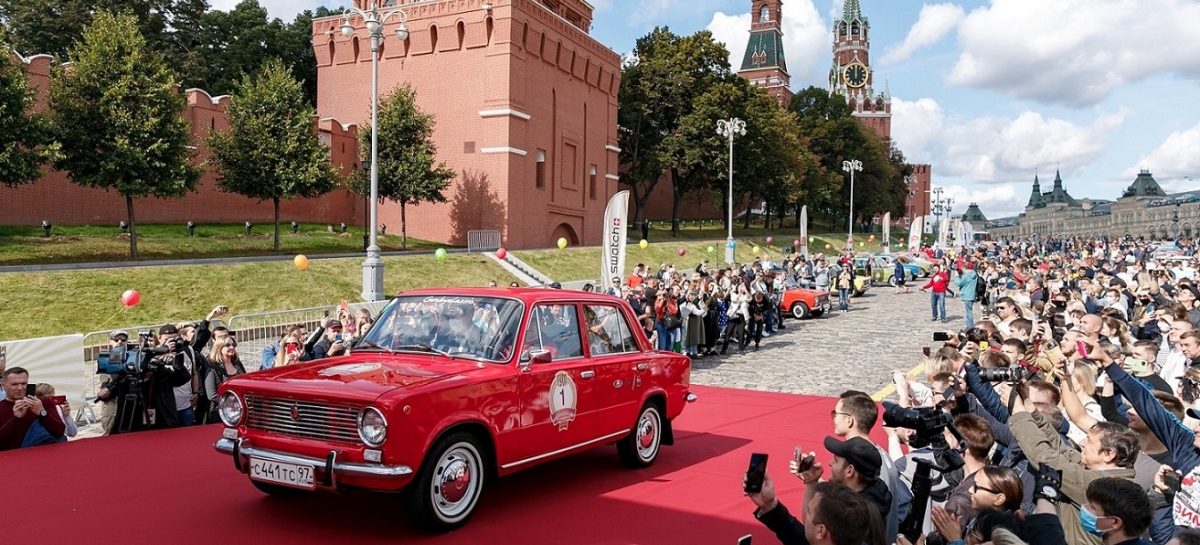 100 автомобилей Lada приняли участие в ГУМ-Авторалли