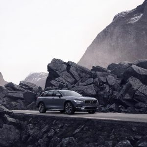 Volvo представляет обновленные модели: S90 и V90 Cross Country