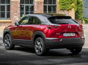 Mazda запустила продажи нового субкомпактного кроссовера
