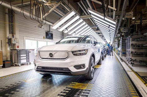 Volvo начинает производство полностью электрического XC40 Recharge P8