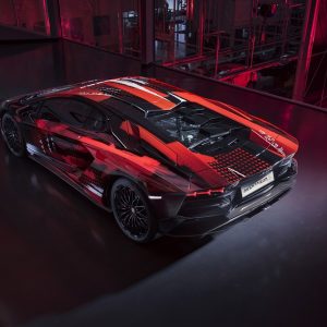 Коллаборация Lamborghini и Yohji Yamamoto на торжественном открытии шоу-рума Lamborghini Lounge Tokyo