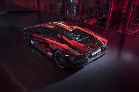 Коллаборация Lamborghini и Yohji Yamamoto на торжественном открытии шоу-рума Lamborghini Lounge Tokyo