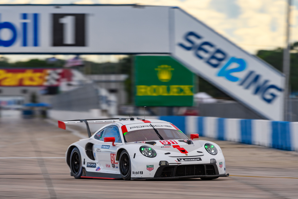 Porsche 911 RSR Race track