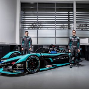 Jaguar Racing представляет гоночный электрокар Jaguar I-TYPE 5 для участия в Formula E